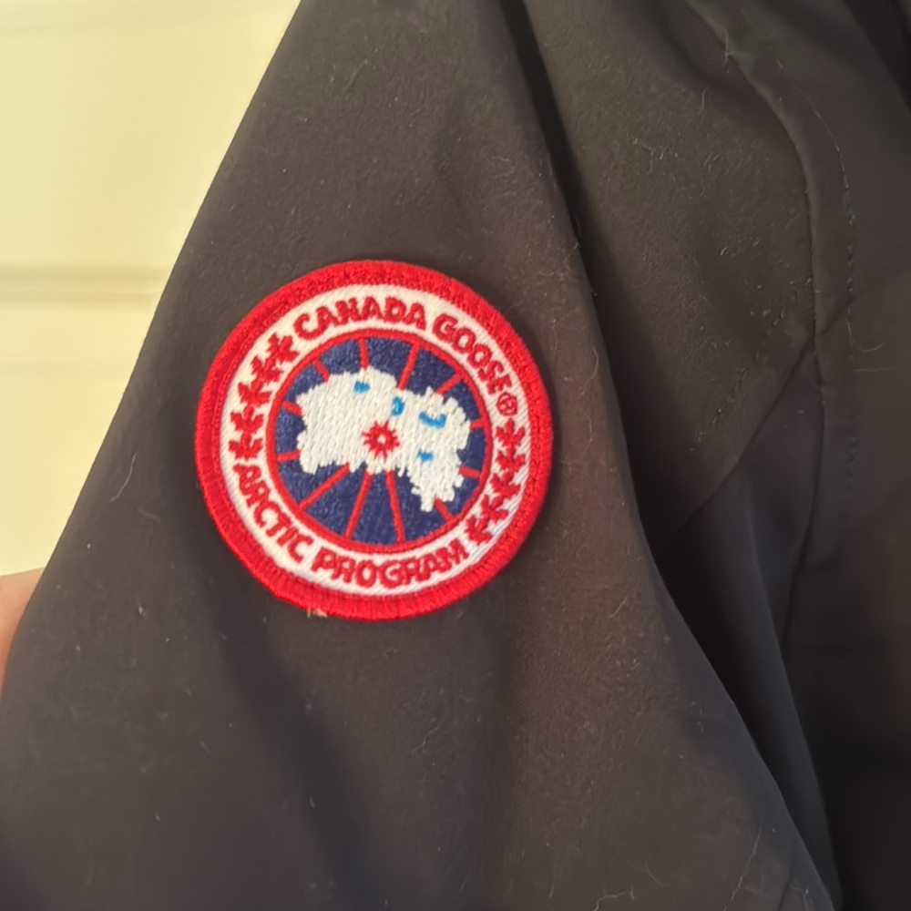 Canada goose jacket - Picture 5 of 16